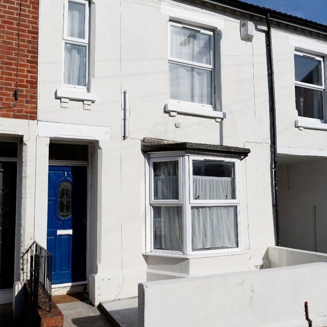 5 Bed Terraced House, Berkeley Road, SO15 - Photo 1