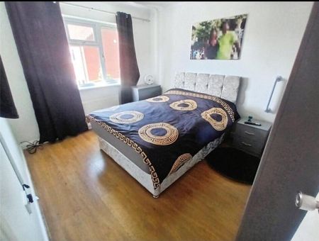 Jubilee Close - Photo 3