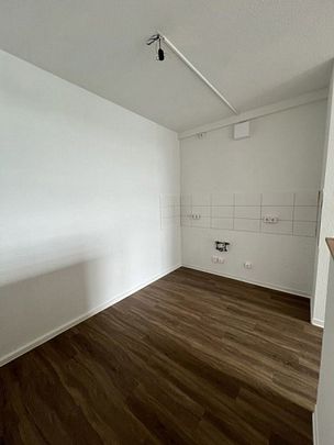 Top sanierte 3-Raum-Wohnung mit Balkon und toller Aussicht auf Dresden! - Photo 1