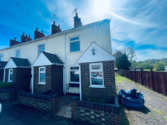 2 bedroom terraced house to rent - Photo 1