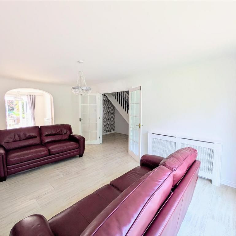 5 bedroom detached house to rent - Photo 1