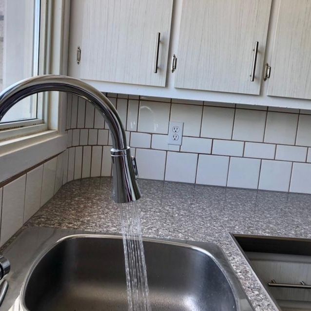 3 1/2 TOUT RÉNOVÉ, CHAUFFAGE ET EAU CHAUDE INCLUS, DISPONIBLE JUILLET - Photo 1