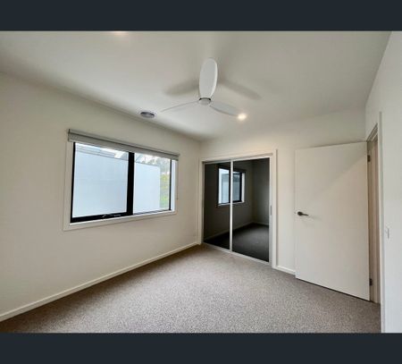 4B2B Bluestone Avenue, Burwood East, Vic 3151 - Photo 3