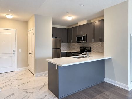 For Lease - 5917 Main Street Unit# 406, Whitchurch-Stouffville, Ontario - Photo 2