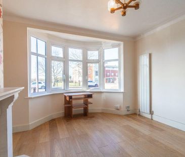 3 Bed Terraced House, Barley Lane, IG3 - Photo 2