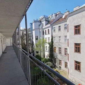 Zwischenmiete Miete warm - zentral, möbliert, Loggia - Photo 2