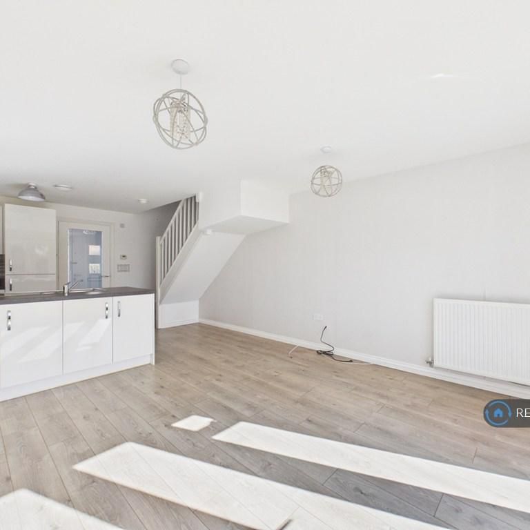 2 bedroom semi-detached house to rent - Photo 1