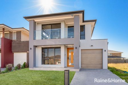Spacious and Stylish Family Home in the Altrove Community - Photo 3