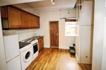 2 bedroom terraced house to rent - Photo 3