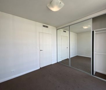 Spacious Modern Apartment For Lease Now! Split level! - Photo 3