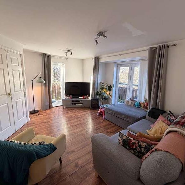 The Place, Mere Drive, M27 - Photo 1