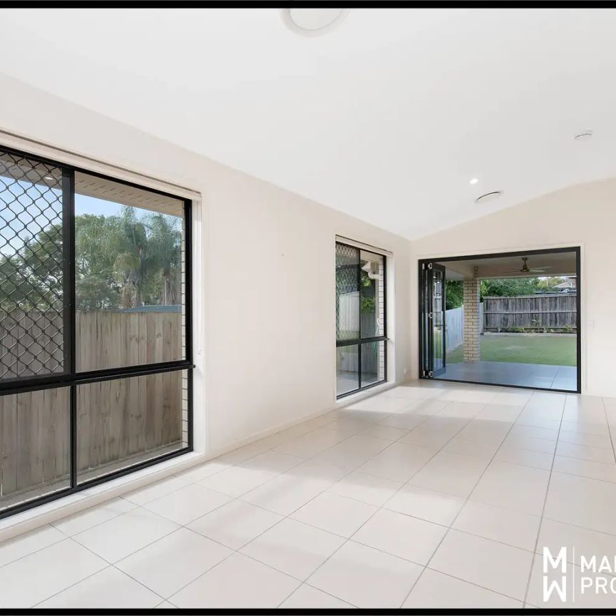 “THE PERFECT LOCATION FOR A MODERN 4-BEDROOM LIFESTYLE HOME!” - Photo 1