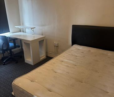 Room in a Shared House, St James Court, LS9 - Photo 2