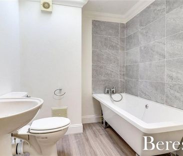 3 bedroom end of terrace house to rent - Photo 4