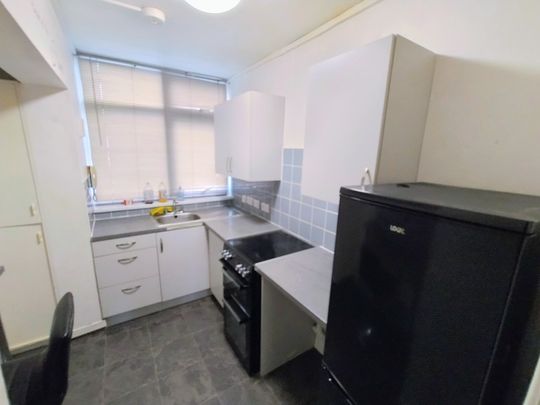 The Lindens, Newbridge Crescent, Wolverhampton - Photo 1