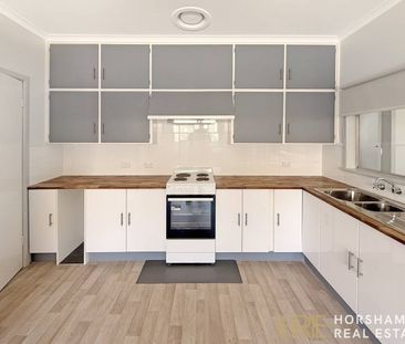 Modern Three-Bedroom Home Close to the CBD - Photo 5