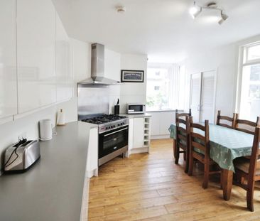 6 bedroom House To Let - Photo 4