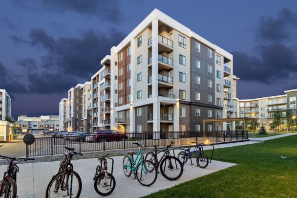 Emerald Place - Photo 1