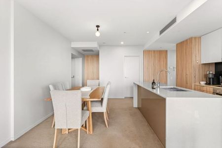 Modern City Living with Breathtaking Views - Photo 5