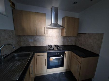 2 bedroom flat to rent - Photo 2