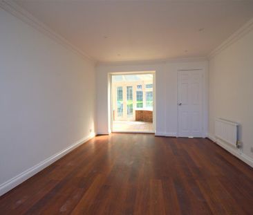 4 bedroom end of terrace house to rent - Photo 4