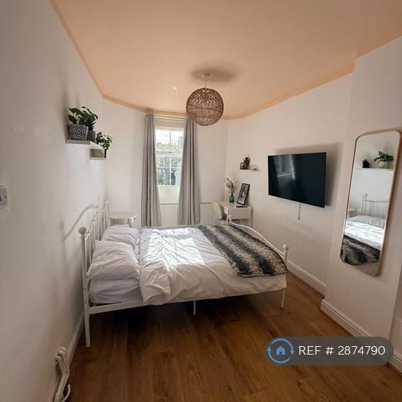 4 bedroom terraced house to rent - Photo 1