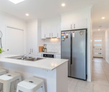 Low Maintenance Living in Award Winning Family Friendly Estate! - Photo 5