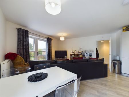 2 bedroom flat to rent - Photo 2