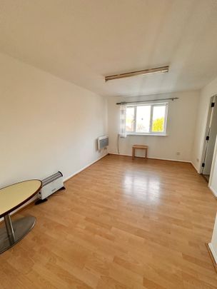 2 Bed Flat, Fenman Gardens, IG3 - Photo 1