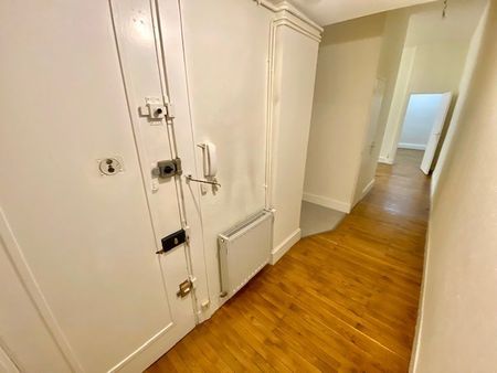 Location Appartement 2 pièces 60m² LYON 6ème - Photo 3