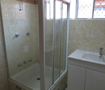 ONE BEDROOM UNIT WITH REVERSE CYCLE SPLIT SYSTEM! - Photo 2