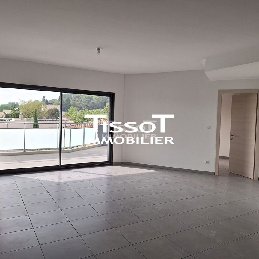 Location Appartement 3 pièces 72m² NIMES 30900 - Photo 1