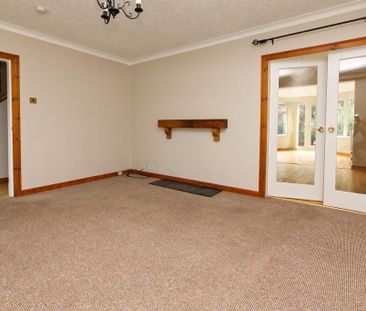 35 Robinson Crescent, Bangor, BT19 6NP - Photo 2