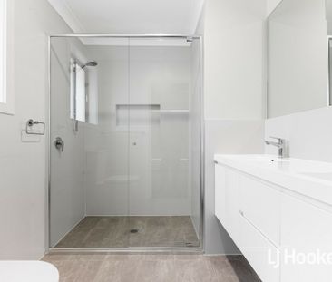 Stunning 4-Bedroom Home! - Photo 3