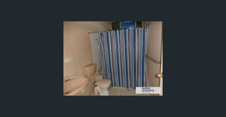 Convenient & Comfortable 2-Bedroom Unit Close to Public Transport - Photo 2