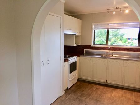 Convenient Living in Central Hamilton - Photo 2