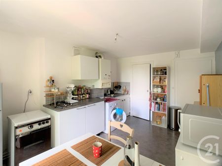 Location Appartement 2 pièces 45m² RIOM 63200 - Photo 3