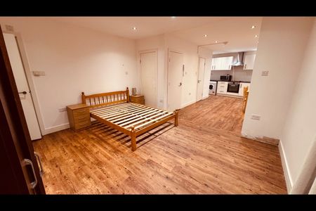 Studio Flat, Park Royal Road, NW10 - Photo 3