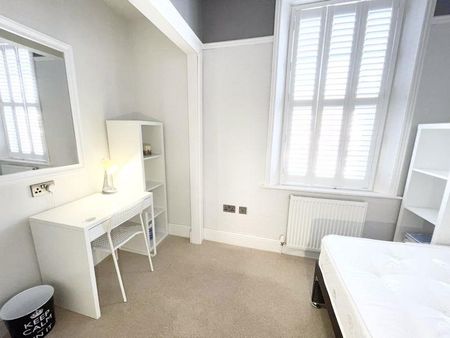 1 bedroom in a flat share to rent - Photo 5