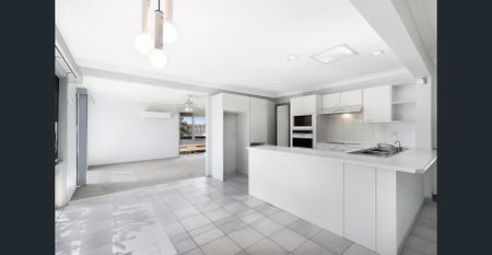 Charming family home in convenient locale - Photo 2