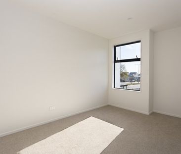 Brand new home in a great location! - Photo 4