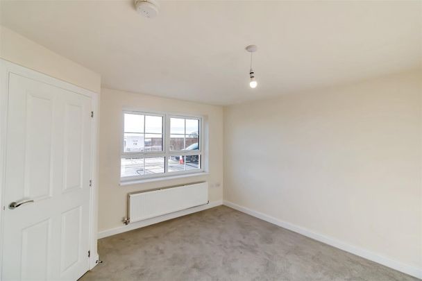 3 Bedroom House - Semi-Detached - Photo 1