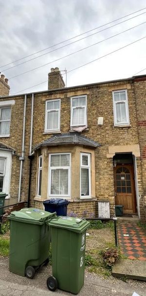 6 bedroom terraced house to rent - Photo 1