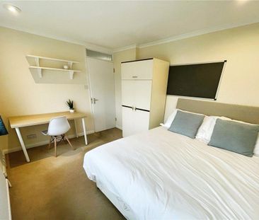 6 bedroom end of terrace house to rent - Photo 4