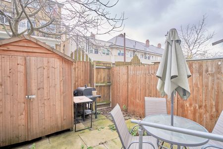 Howcroft House – Room 3 - Photo 3