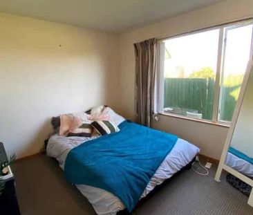 Family Living - Photo 5