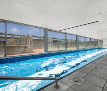 Beach Road Stunner! - Photo 1