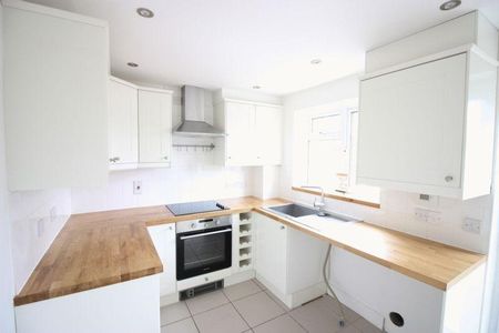 2 bedroom terraced house to rent - Photo 2