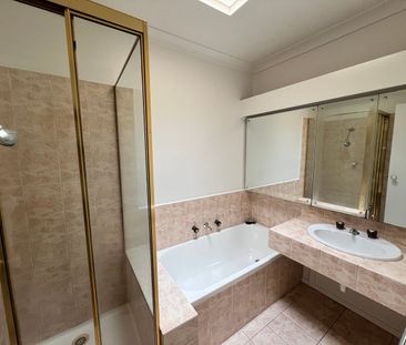 2/26 Edgevale Road, Kew, Vic 3101 - Photo 6