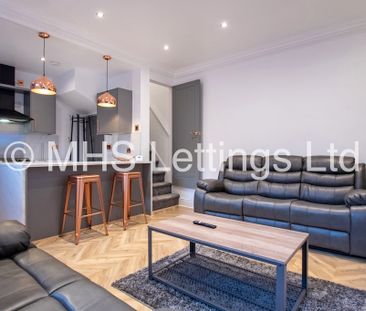 2 Bedroom Mid Terraced House for rent in Harold Road - Photo 3